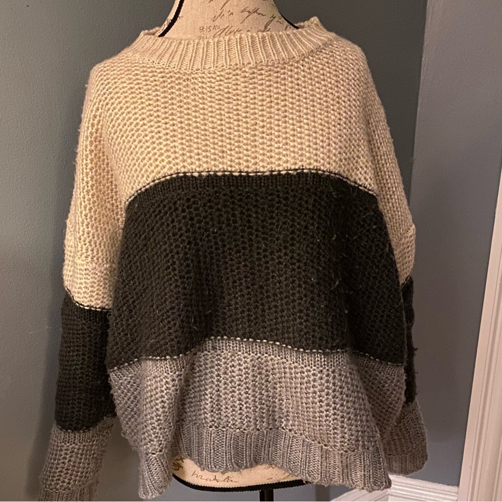 Sweet Lovely by Jen women’s M/L sweater polyester acrylic gray cream chunky knit
